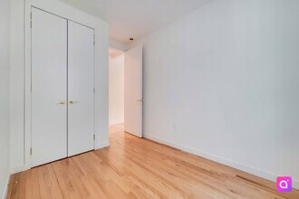 31-15 32nd St-Unit -17 in Queens, NY - Building Photo - Building Photo