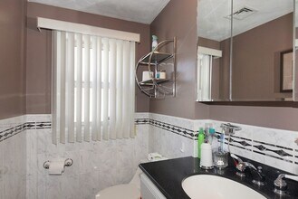 39 Locust St in Burlington, MA - Building Photo - Building Photo