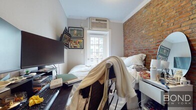 424 E 9th St in New York, NY - Foto de edificio - Building Photo