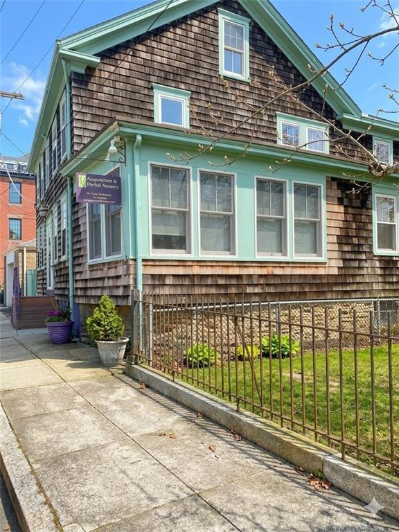 1 Bartlett Ct in Newport, RI - Building Photo - Building Photo