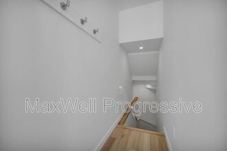 7724-7105 105 Ave NW in Edmonton, AB - Building Photo - Building Photo