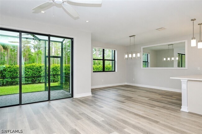 7320 Rockefeller Dr in Naples, FL - Building Photo - Building Photo