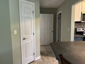 2494 Riceville Rd in Asheville, NC - Foto de edificio - Building Photo