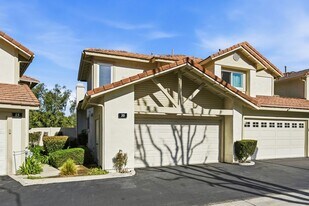 5847 E Rocking Horse Way in Orange, CA - Building Photo