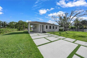 5805 SW 46th Terrace in Miami, FL - Building Photo - Building Photo