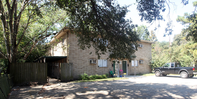 1201 Aster St in Baton Rouge, LA - Foto de edificio - Building Photo