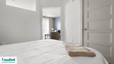 340 W 25th St, Unit 3206 in Charlotte, NC - Foto de edificio - Building Photo