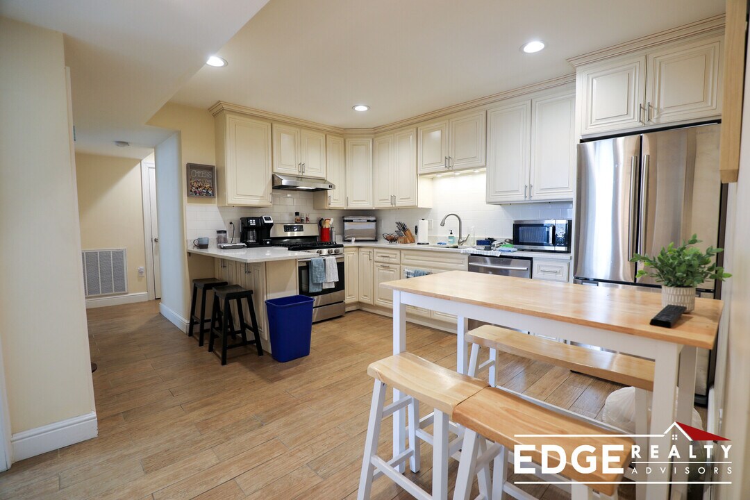 1526 Commonwealth Ave, Unit B in Boston, MA - Building Photo