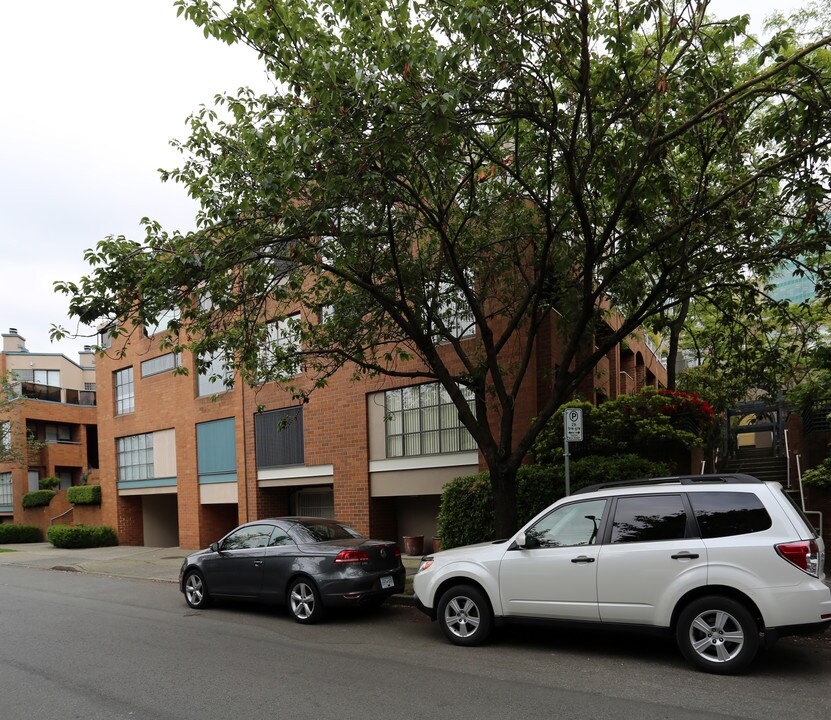 Heather Court II in Vancouver, BC - Building Photo