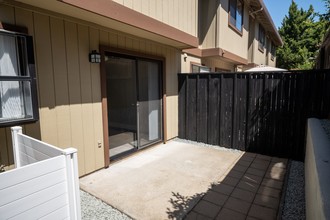 Cedar Court Townhomes in Fair Oaks, CA - Building Photo - Building Photo