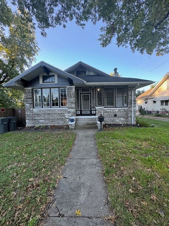 1041 E Mulberry St in Evansville, IN - Building Photo