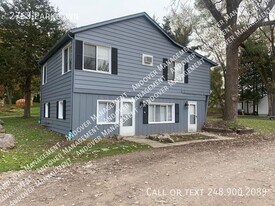 2763 Parklawn Dr in Brighton, MI - Building Photo