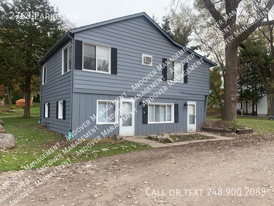 2763 Parklawn Dr in Brighton, MI - Foto de edificio