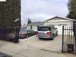 1349 Alpine Dr in Pittsburg, CA - Building Photo - Building Photo