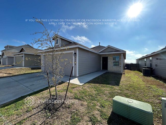 3246 Carducci Dr in Converse, TX - Building Photo - Building Photo