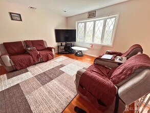 74 Washington Ave in Woodbridge Township, NJ - Building Photo - Building Photo