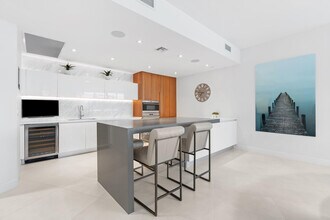 701 S Fort Lauderdale Beach Blvd in Fort Lauderdale, FL - Building Photo - Building Photo