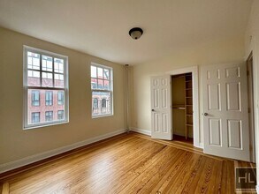 West 11th Street in New York, NY - Foto de edificio - Building Photo