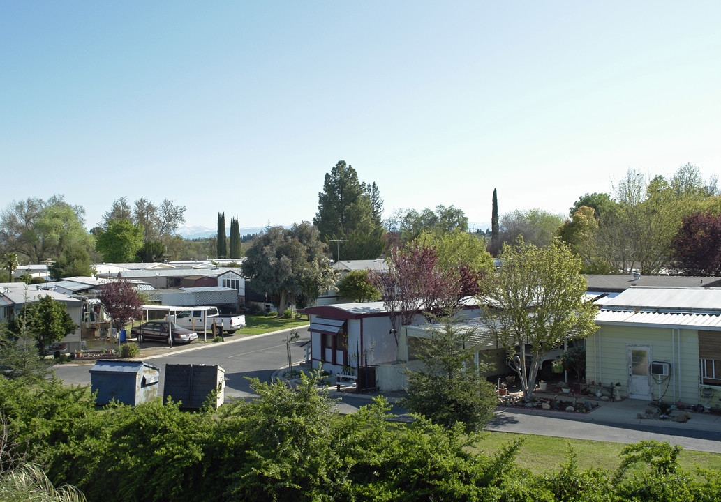 Woodward Bluffs Mobile Home Park in Fresno, CA - Foto de edificio