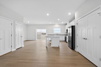 43 Elmiraj Ct in Inwood, WV - Building Photo - Building Photo