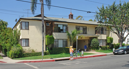 905 N Sweetzer Ave in West Hollywood, CA - Building Photo - Building Photo