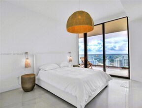 18975 Collins Ave, Unit 4303 in Sunny Isles Beach, FL - Building Photo - Building Photo