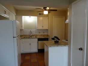 5522 Deep Forest Dr in Houston, TX - Building Photo - Building Photo