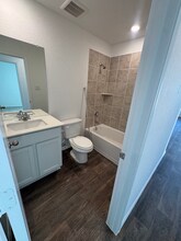 2058 Zephyr Lily in San Antonio, TX - Foto de edificio - Building Photo