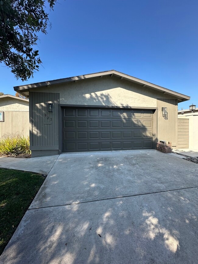 Club View Terrace *$1500 Off* in Chula Vista, CA - Building Photo - Building Photo
