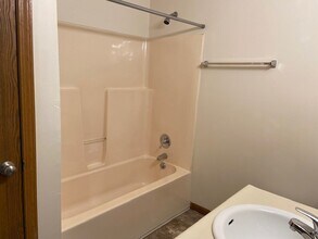 BRIARCLIFF STUDIOS in Kansas City, MO - Building Photo - Building Photo