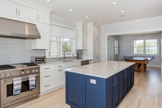 676 Dune Rd in Westhampton Beach, NY - Building Photo - Building Photo