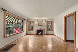 8 N Harrison St in Wenatchee, WA - Building Photo - Building Photo