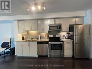 33-833 Bay St. in Toronto, ON - Building Photo - Building Photo