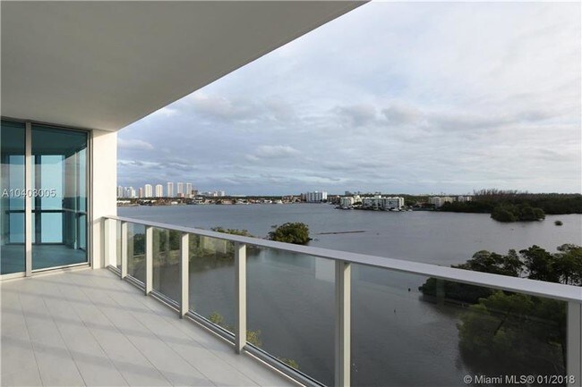 17111 Biscayne Blvd in North Miami Beach, FL - Building Photo - Building Photo