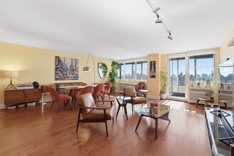 6040 JFK Blvd E in West New York, NJ - Foto de edificio - Building Photo