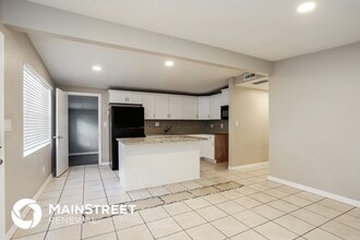 2164 43rd Ave N in St. Petersburg, FL - Foto de edificio - Building Photo