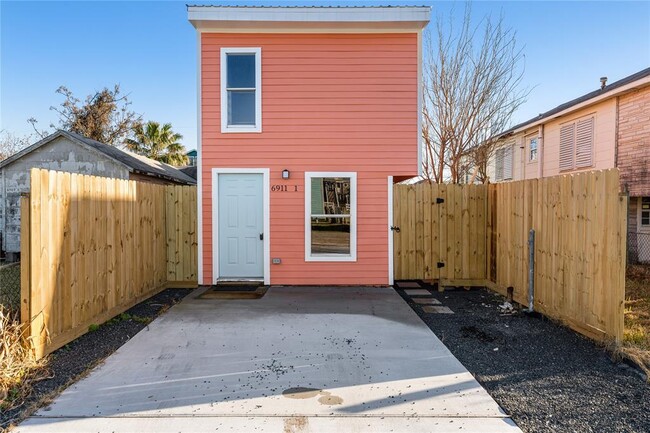 6911 Avenue O in Galveston, TX - Building Photo - Building Photo