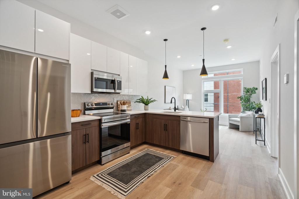 720 W Thompson St in Philadelphia, PA - Building Photo