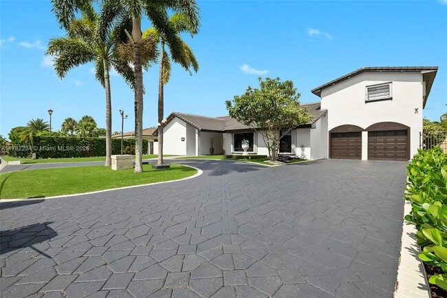 property at 19510 W Oakmont Dr