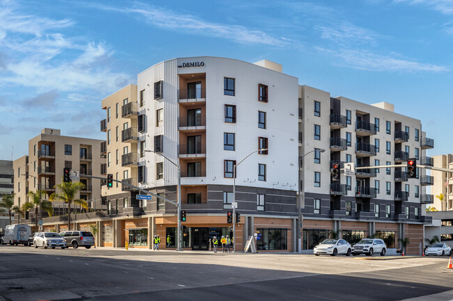 The DeMilo in Inglewood, CA - Foto de edificio - Building Photo