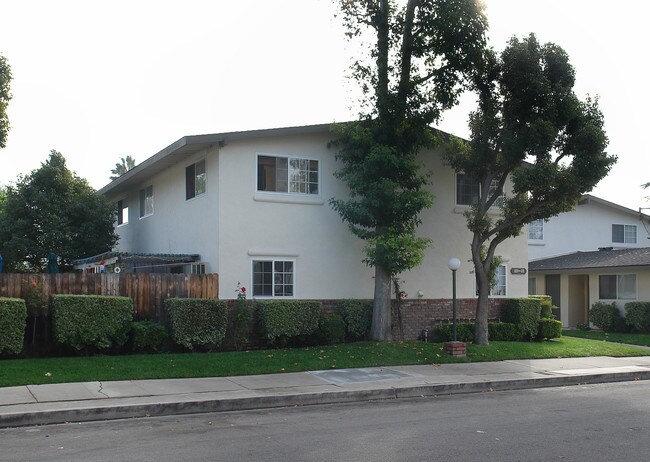 201-211 S McCoy Rd in Orange, CA - Building Photo - Building Photo