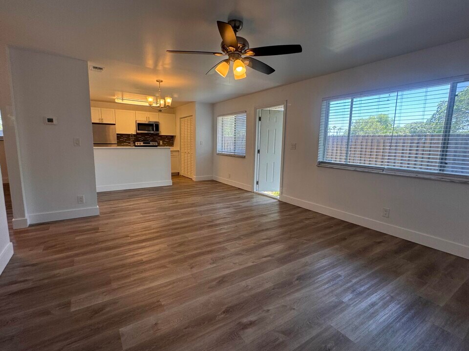 717 Tiffany Dr W in West Palm Beach, FL - Building Photo