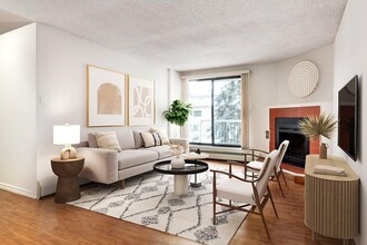 Woodlands Manor in Calgary, AB - Building Photo - Building Photo