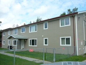 1546 Turner St, Unit 2 in Fairbanks, AK - Foto de edificio - Building Photo