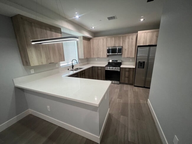 14833 Erwin St in Los Angeles, CA - Building Photo - Building Photo