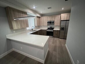 14833 Erwin St in Los Angeles, CA - Building Photo - Building Photo