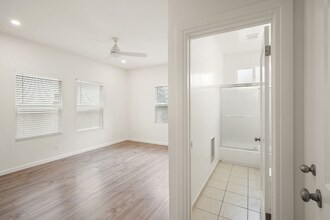 1202 N Gower St in Los Angeles, CA - Building Photo - Building Photo
