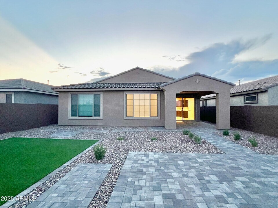 13445 W Copper Leaf Ln in Peoria, AZ - Building Photo