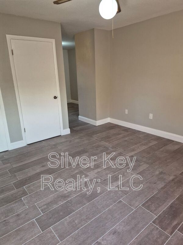 property at 823 Englewood Rd