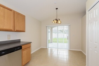 34325 Smart Dr in Zephyrhills, FL - Foto de edificio - Building Photo